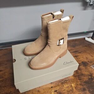 Clarks Women's Tan Suede Ankle Booties